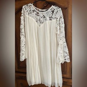 NWT Stunning Ivory and Lace BoHo Dress with Bell Sleeves 1X
